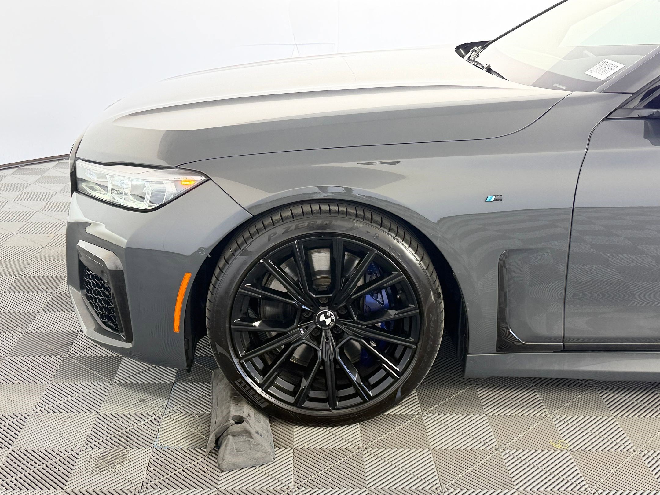 Used 2022 BMW 740i w/ M Sport Package RWD image 11