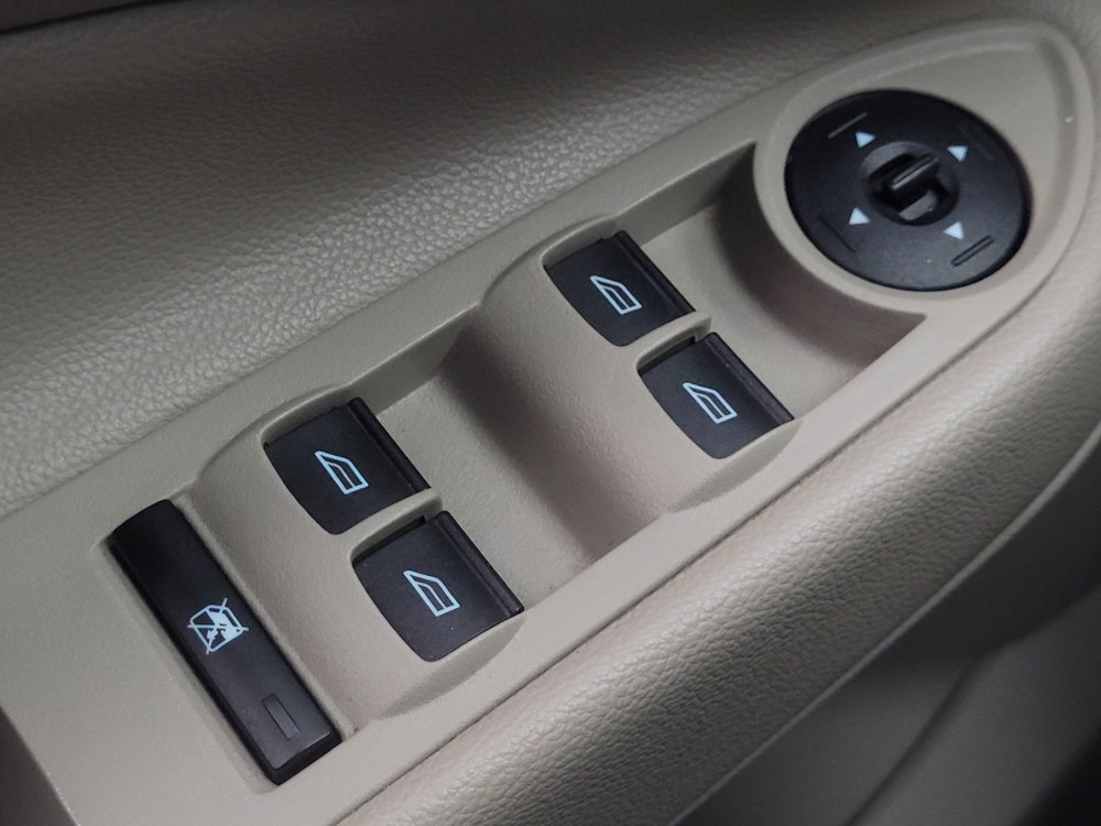 Used 2015 Ford Escape SE image 27