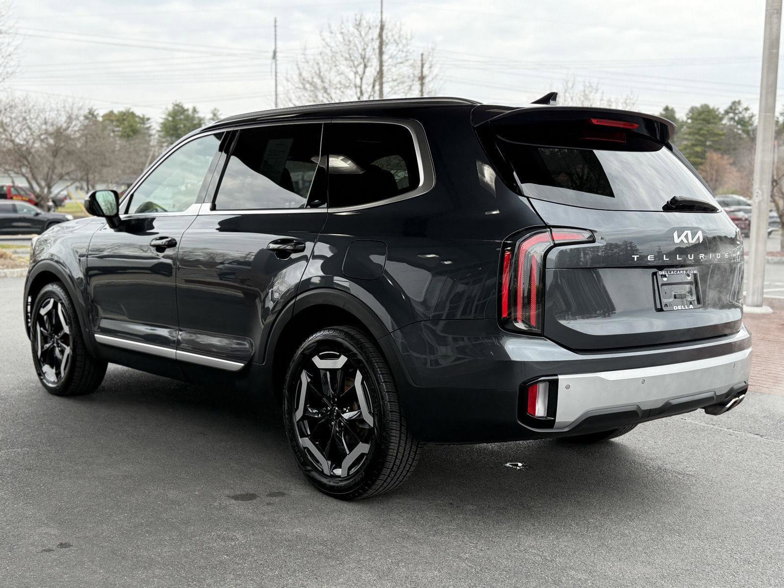 Used 2023 Kia Telluride EX w/ EX Captain's Chair Package AWD/4WD image 7