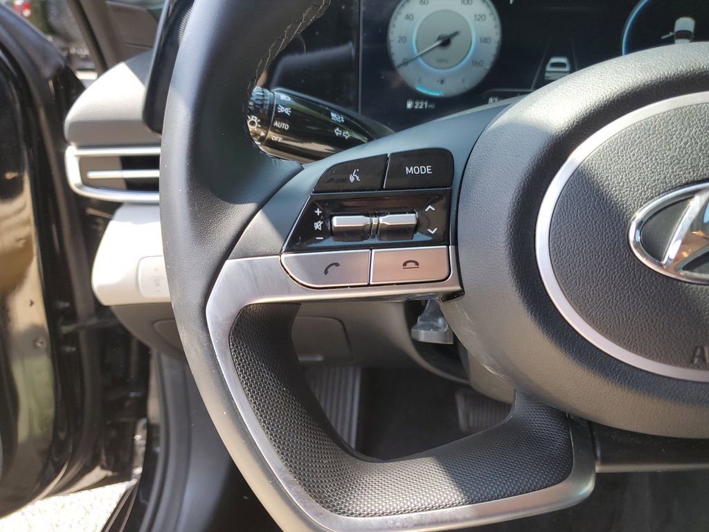 Used 2023 Hyundai Elantra Limited FWD image 20