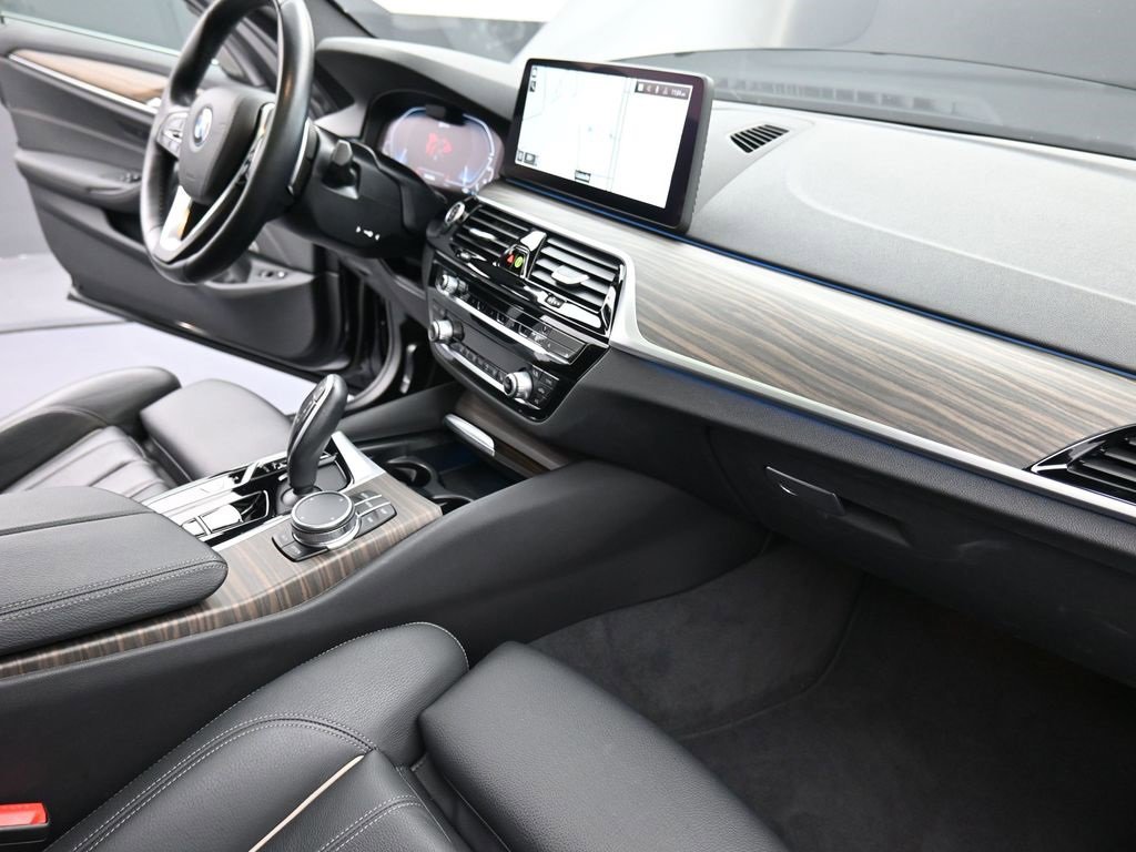 Used 2023 BMW 530e xDrive w/ Executive Package image 20