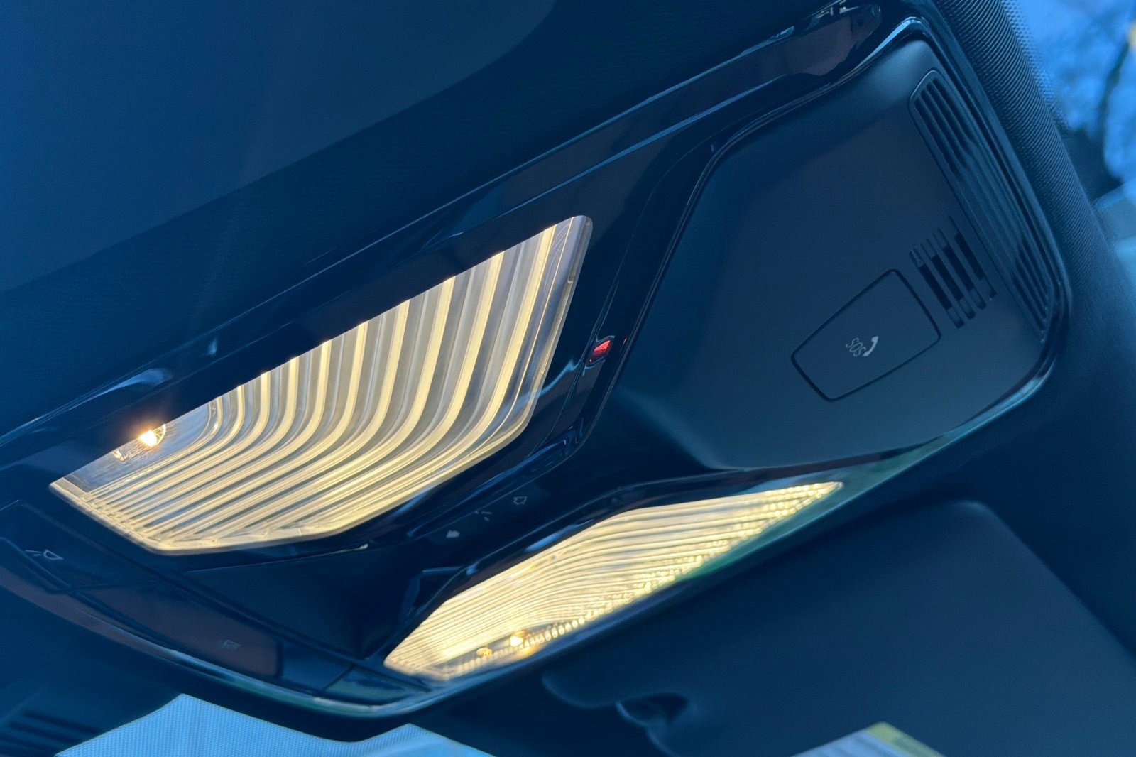 Used 2025 BMW 330i Sedan w/ Premium Package image 23