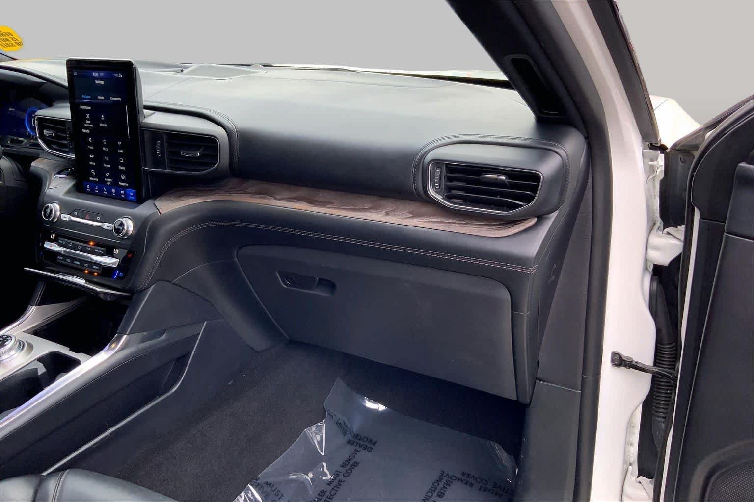 Used 2020 Ford Explorer Platinum w/ Premium Technology Package AWD/4WD image 16