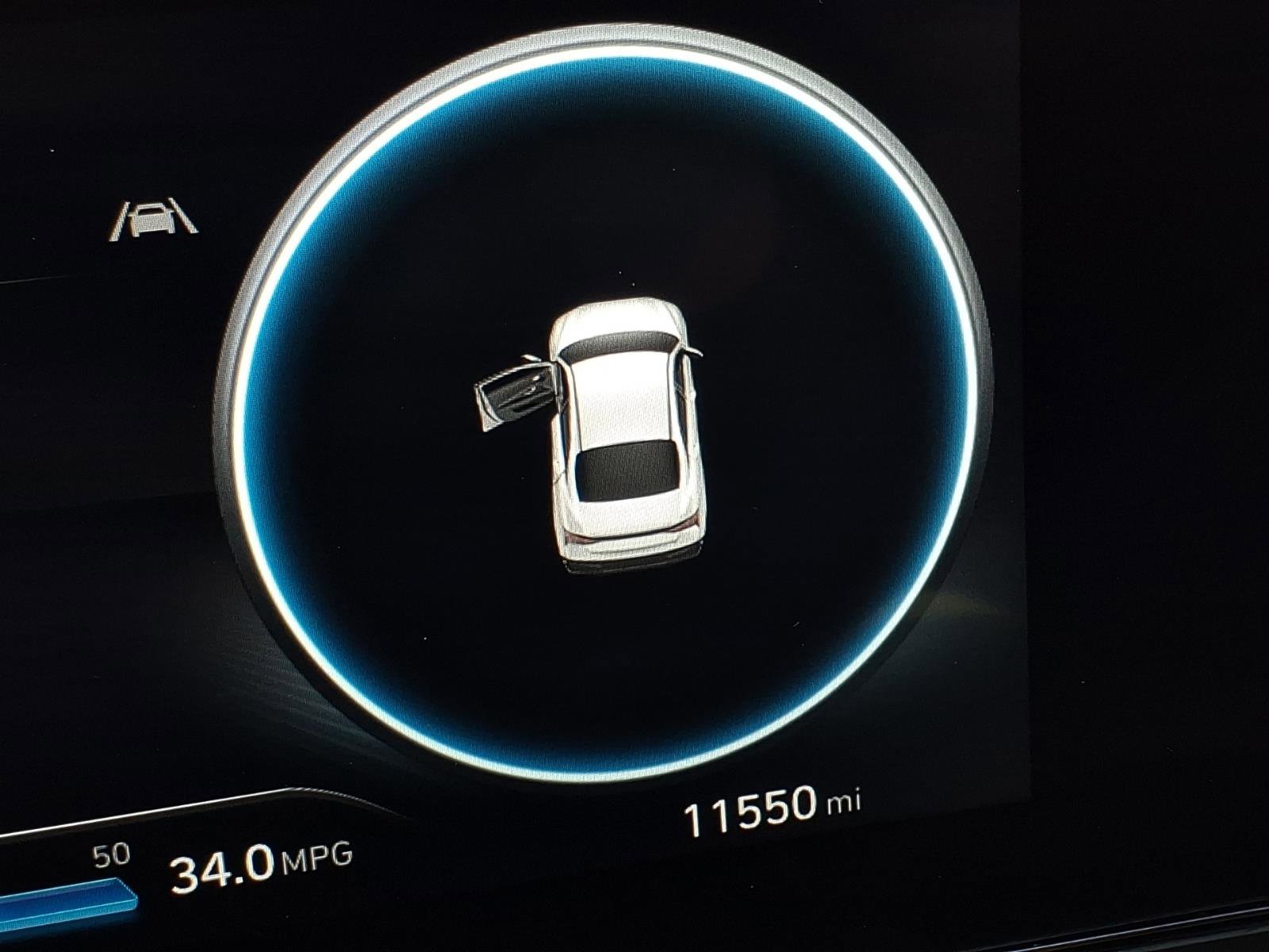 Certified 2025 Hyundai Elantra Limited FWD image 22