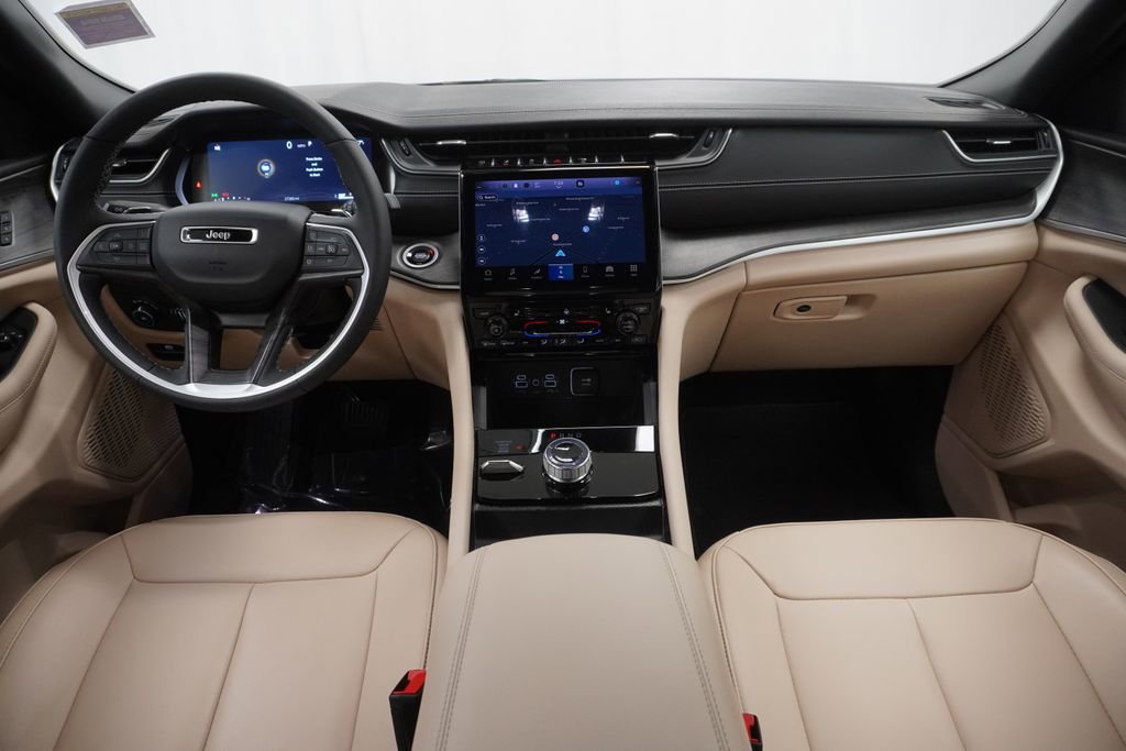 Certified 2024 Jeep Grand Cherokee Limited w/ Black Appearance Package image 25