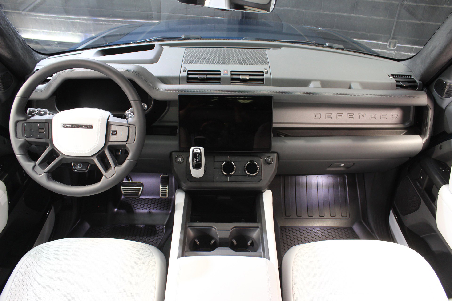 Used 2026 Land Rover Defender 110 image 35