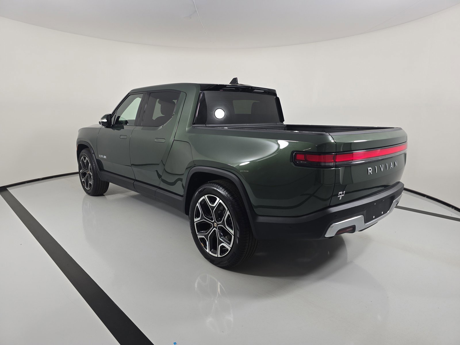 Used 2023 Rivian R1T Adventure AWD/4WD image 3