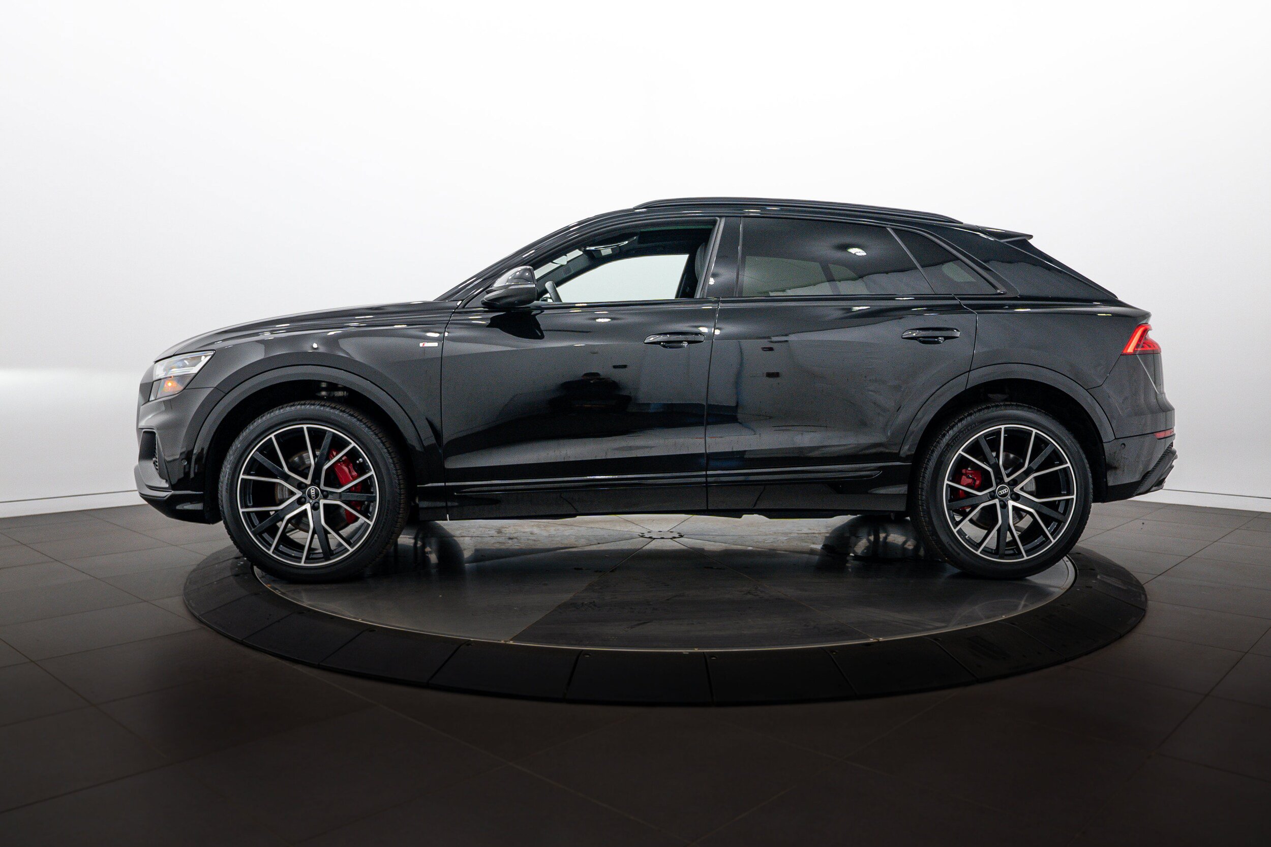 Certified 2022 Audi Q8 Premium Plus AWD/4WD image 6