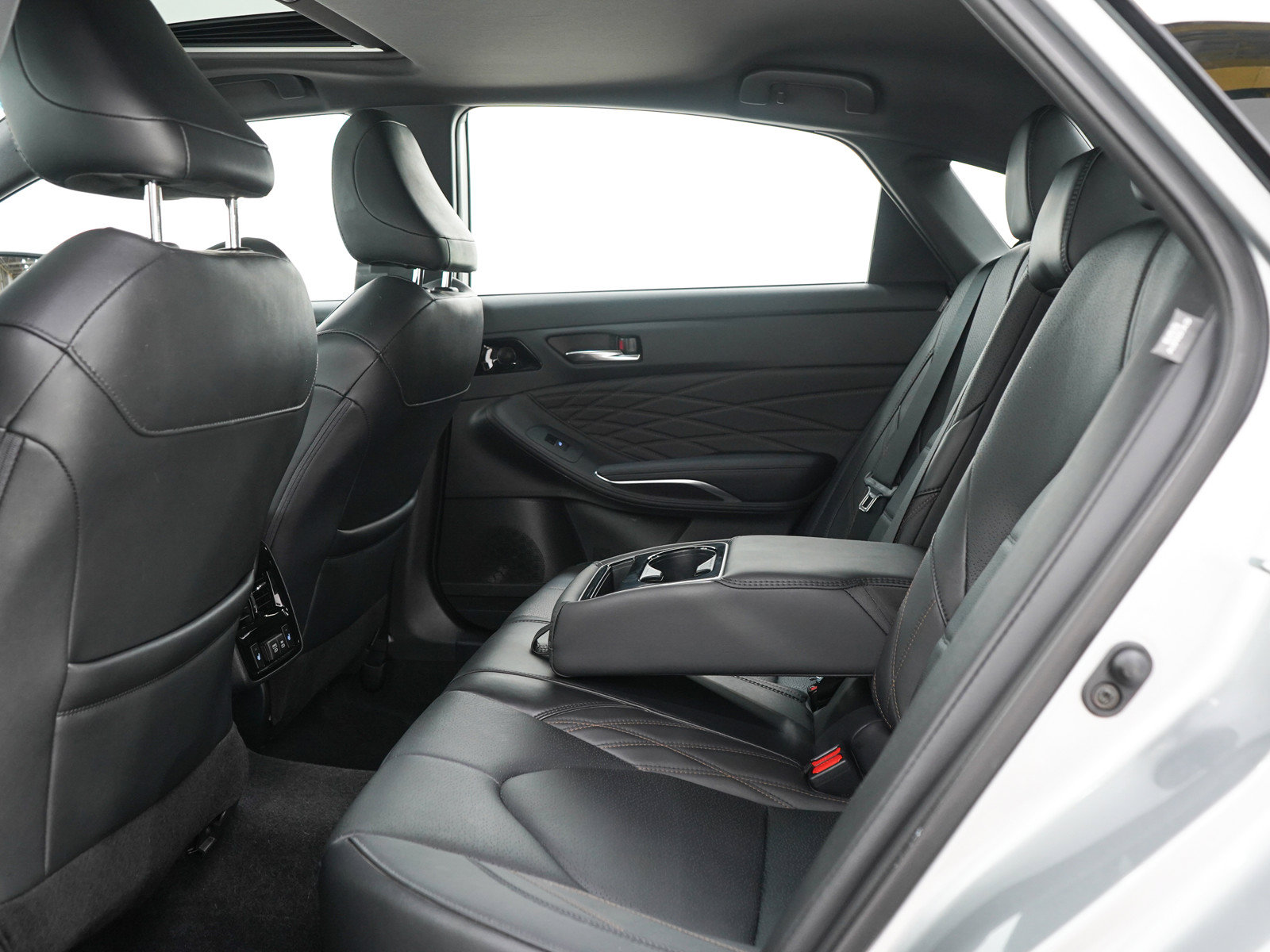 Used 2021 Toyota Avalon Limited w/ Advanced Safety Package FWD image 13