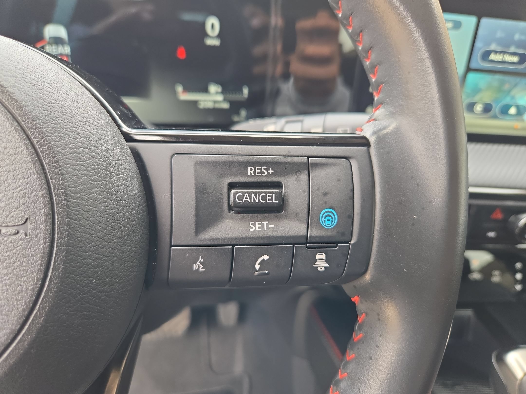 Certified 2025 Nissan Kicks SR FWD image 21