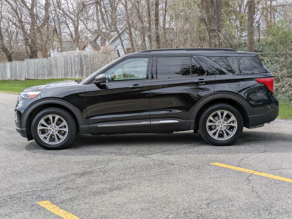 Used 2021 Ford Explorer XLT w/ Equipment Group 202A AWD/4WD image 4