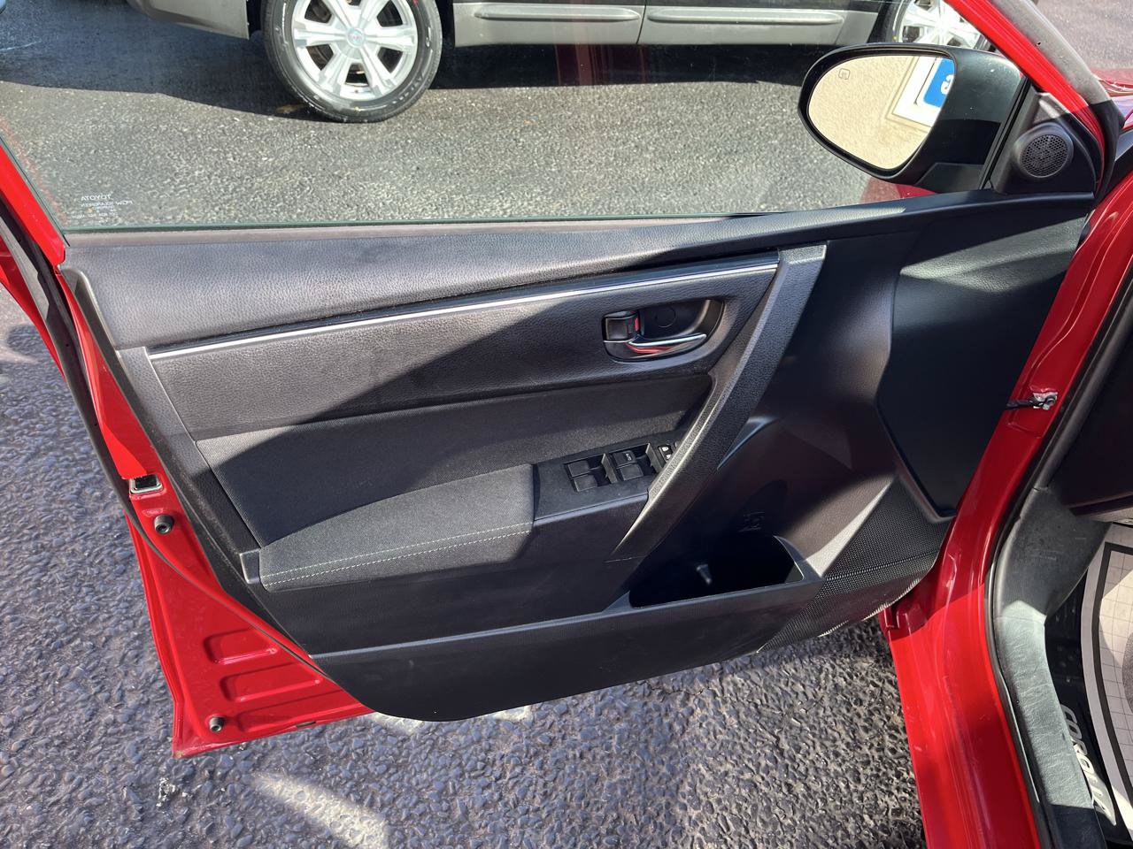 Used 2019 Toyota Corolla LE FWD image 19