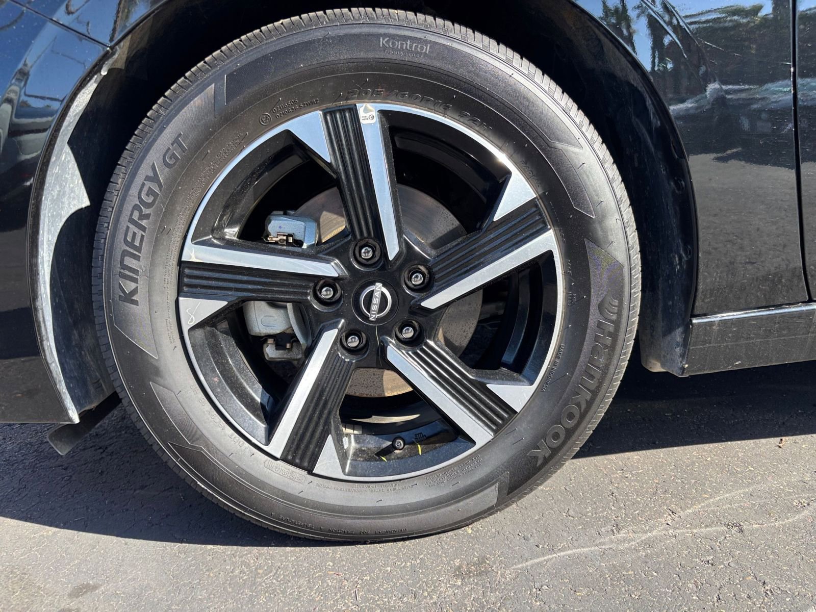 Used 2025 Nissan Sentra SV FWD image 28
