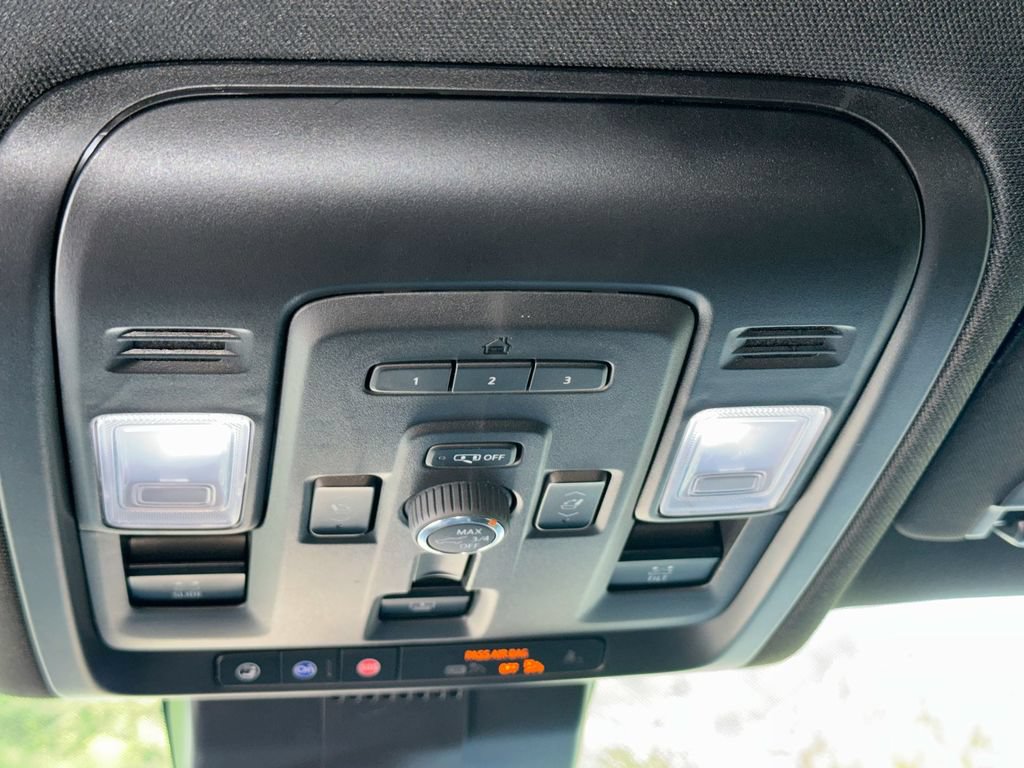 Used 2024 GMC Yukon XL Denali RWD image 19
