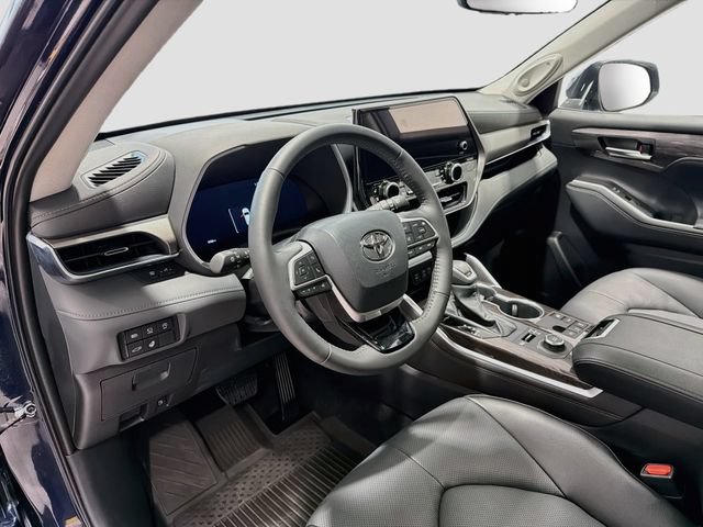 Certified 2026 Toyota Highlander Limited AWD/4WD image 8