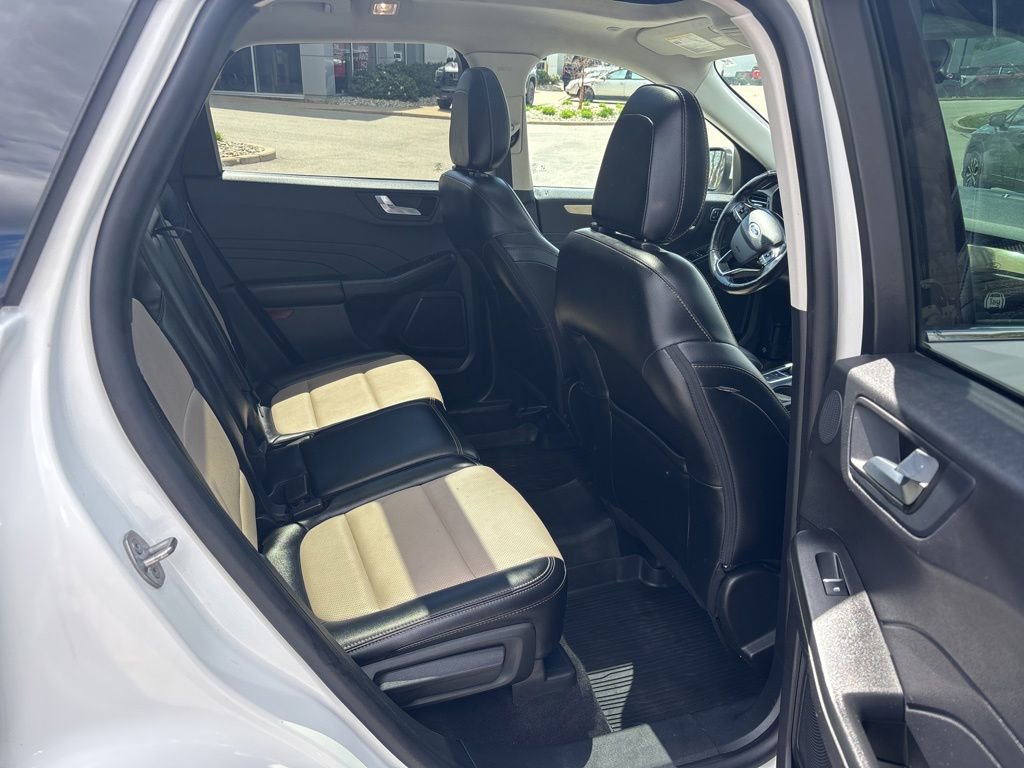 Used 2022 Ford Escape Titanium w/ Titanium Elite Package AWD/4WD image 12