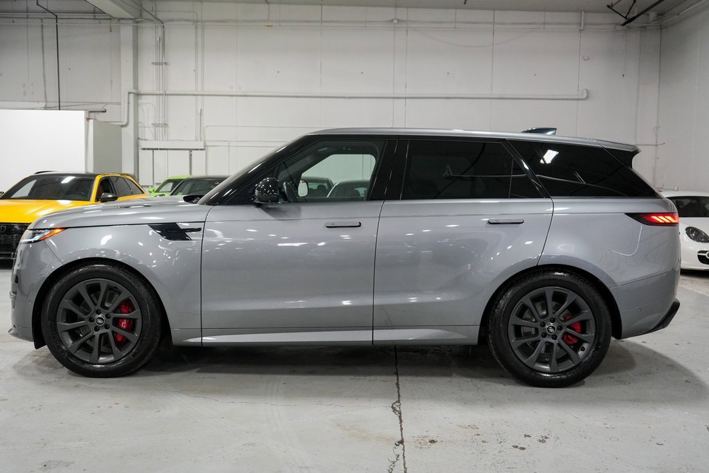 Used 2023 Land Rover Range Rover Sport SE Dynamic image 2
