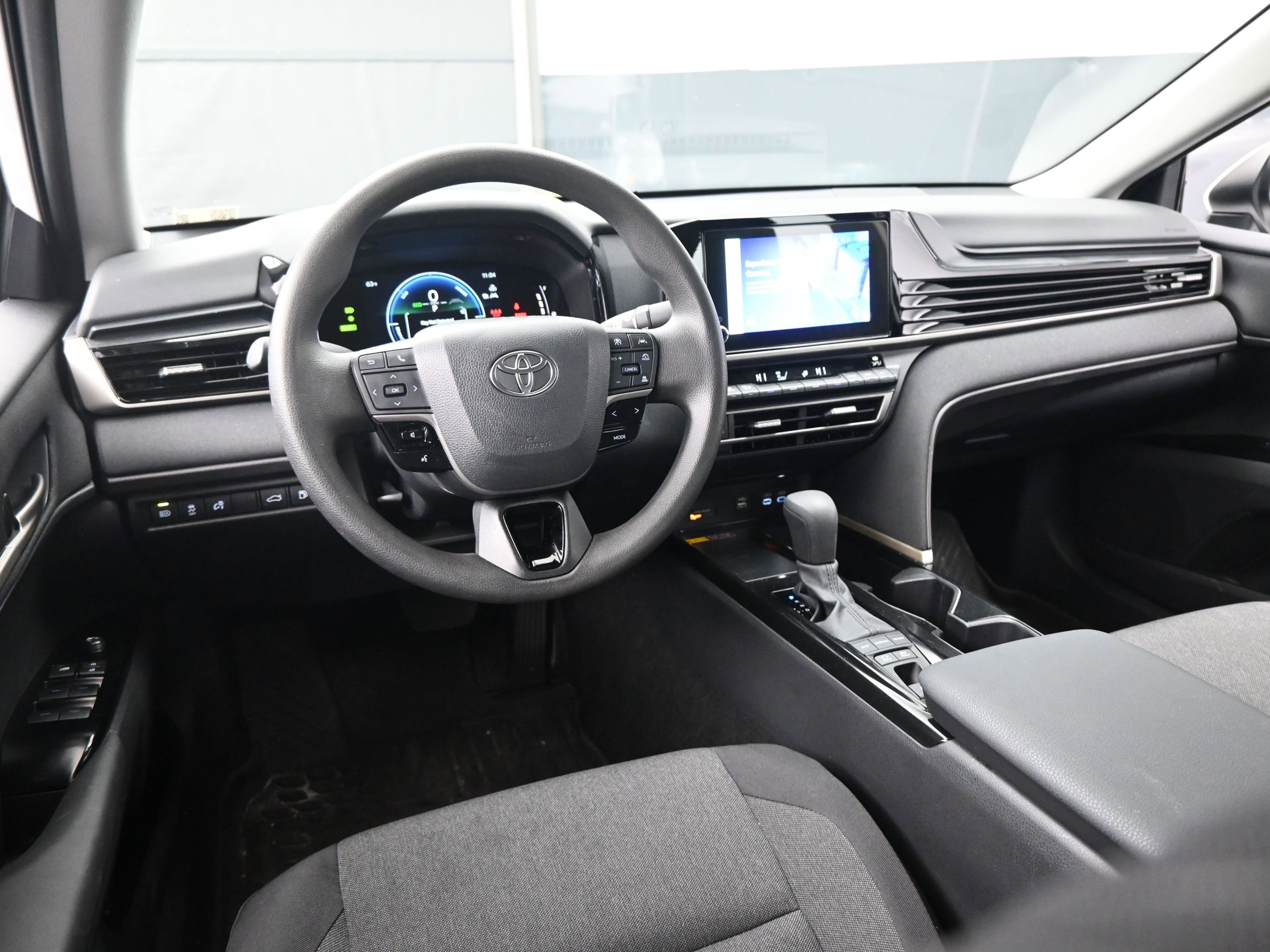 Used 2025 Toyota Camry LE w/ Convenience Package image 20