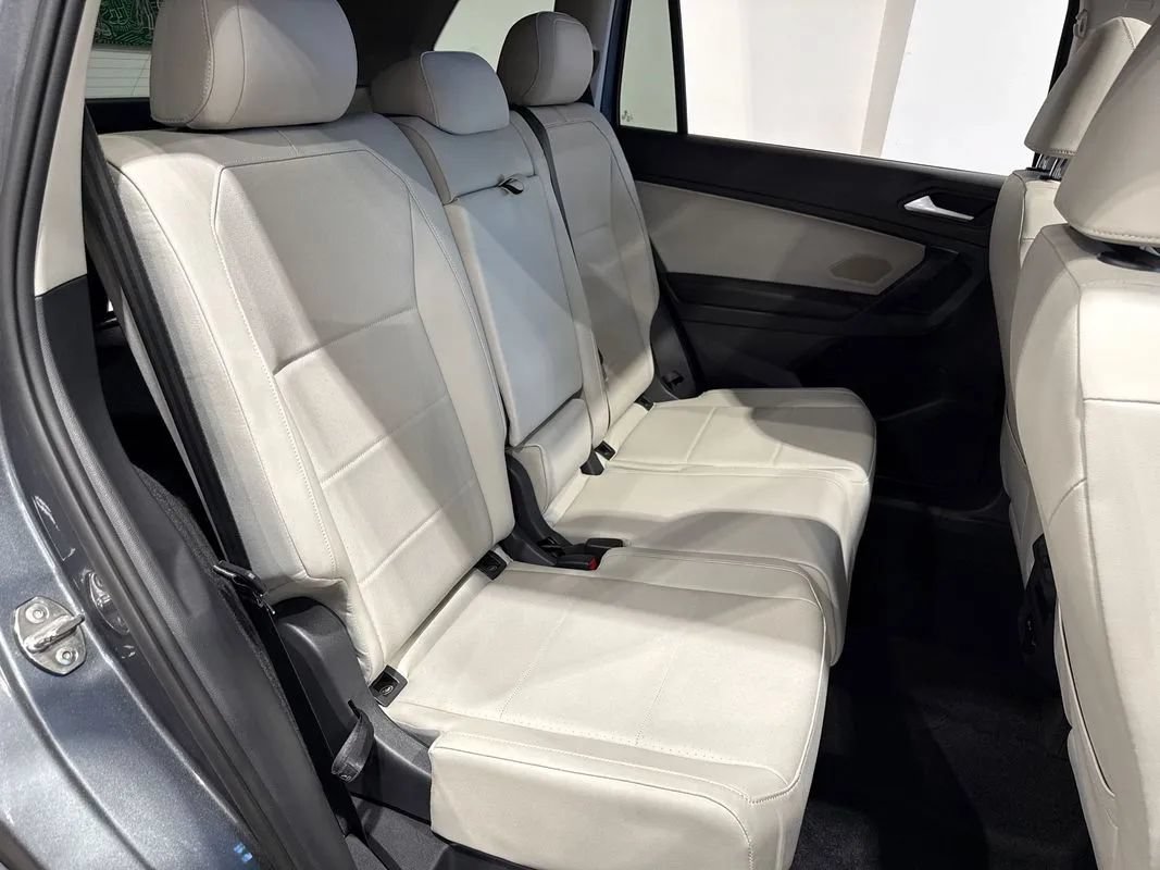 Used 2021 Volkswagen Tiguan SEL AWD/4WD image 89