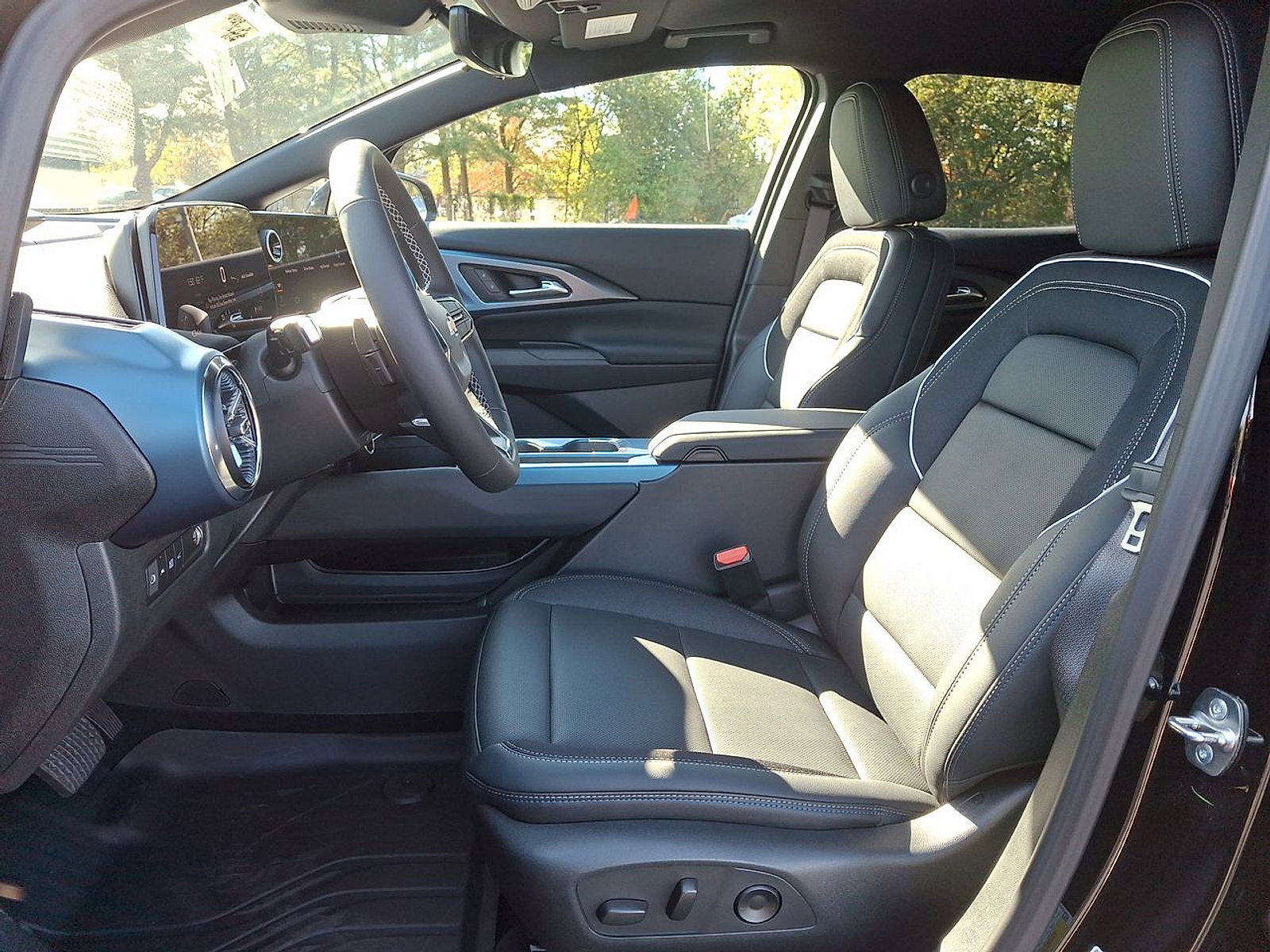 New 2026 Chevrolet Equinox EV LT w/ Convenience Package II image 14