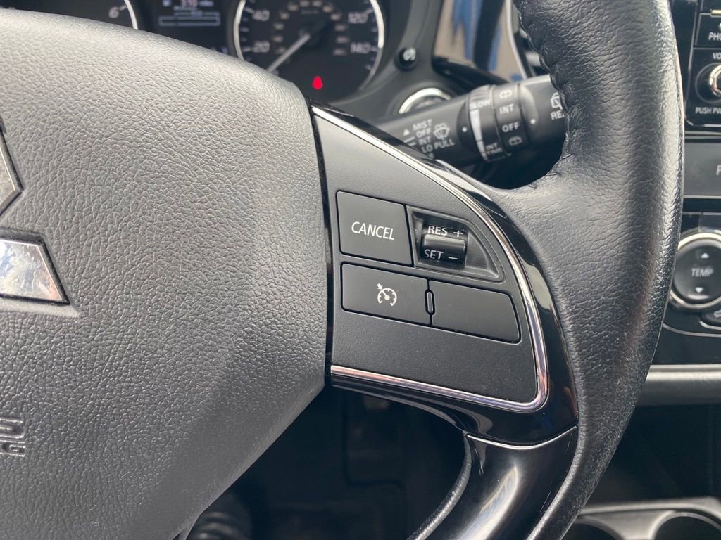 Used 2016 Mitsubishi Outlander SEL AWD/4WD image 9