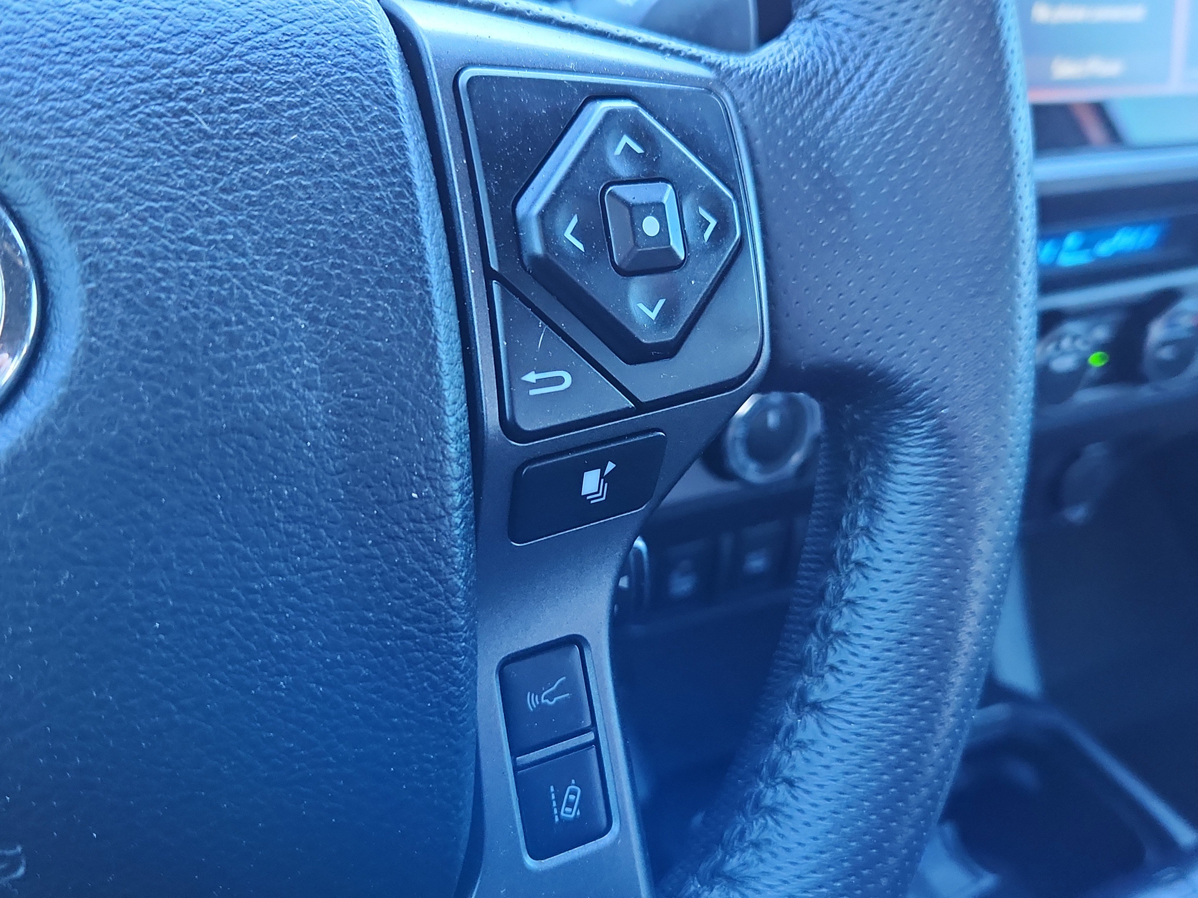 Used 2021 Toyota Tacoma TRD Off-Road w/ Technology Package image 19