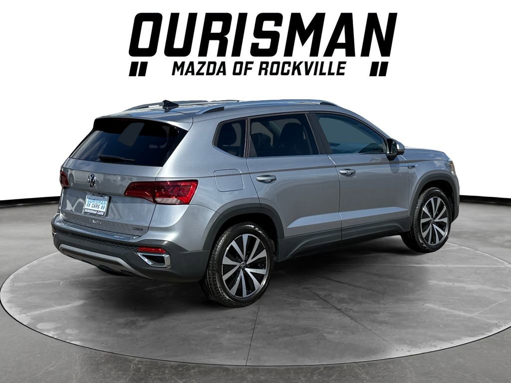 Used 2023 Volkswagen Taos SE w/ Panoramic Sunroof Package image 6