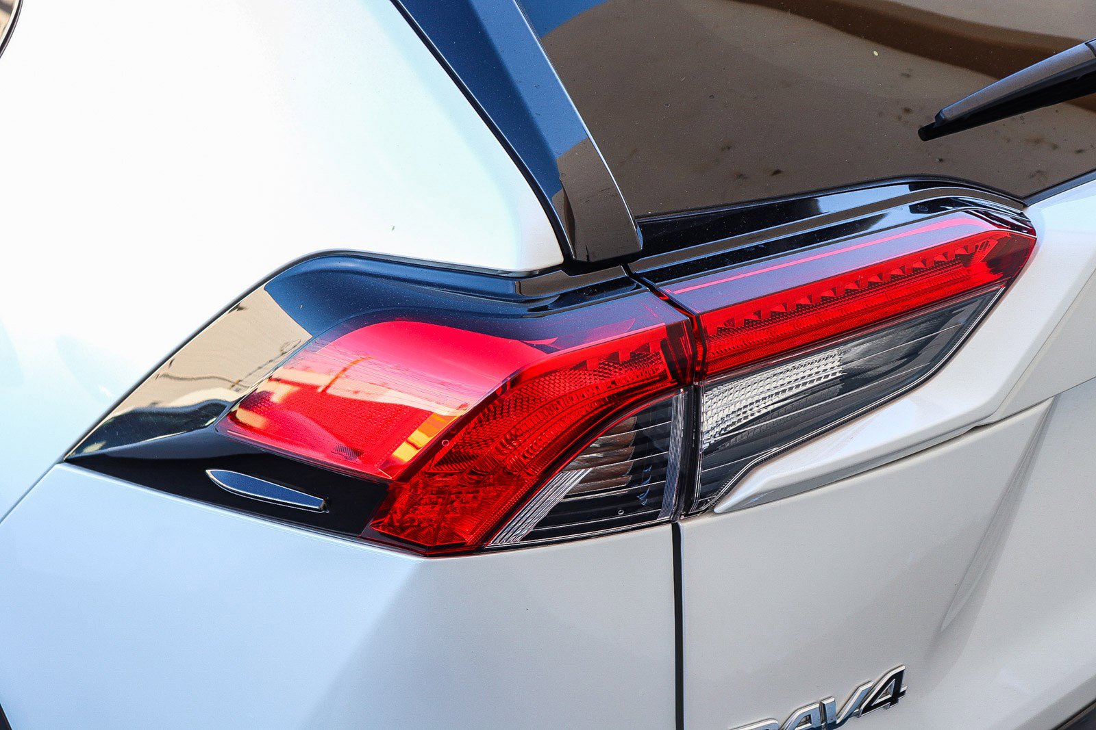 Used 2025 Toyota RAV4 SE image 12