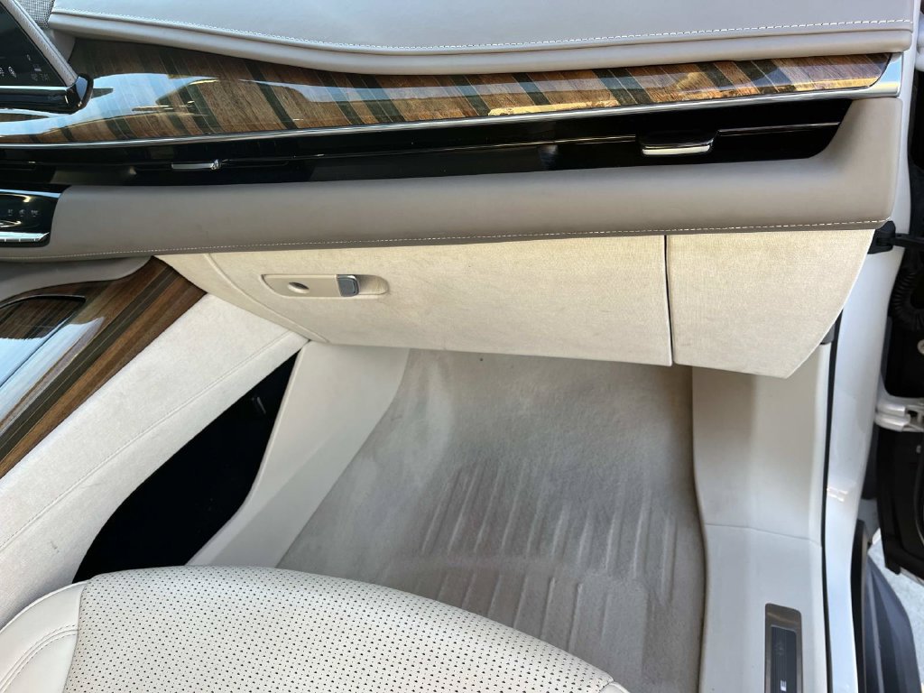 Used 2022 Cadillac Escalade Premium Luxury Platinum AWD/4WD image 27