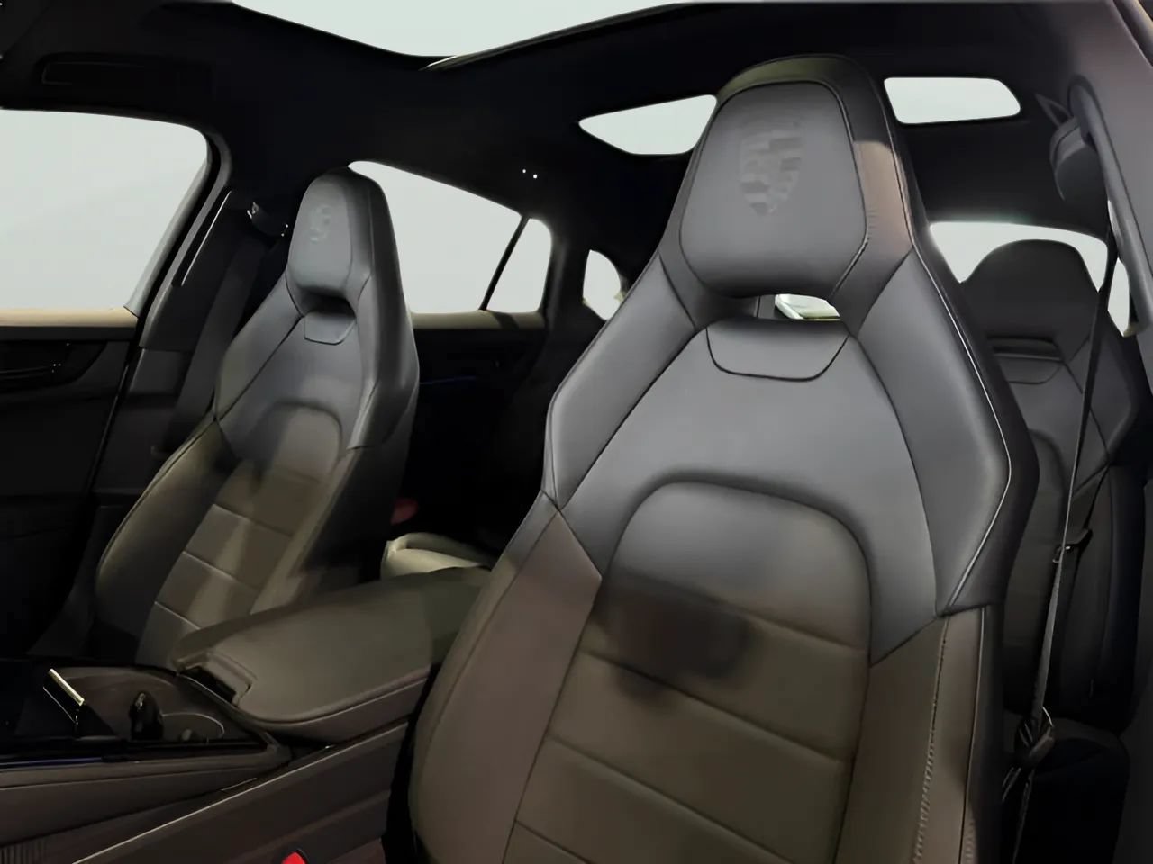 Used 2024 Porsche Panamera image 20