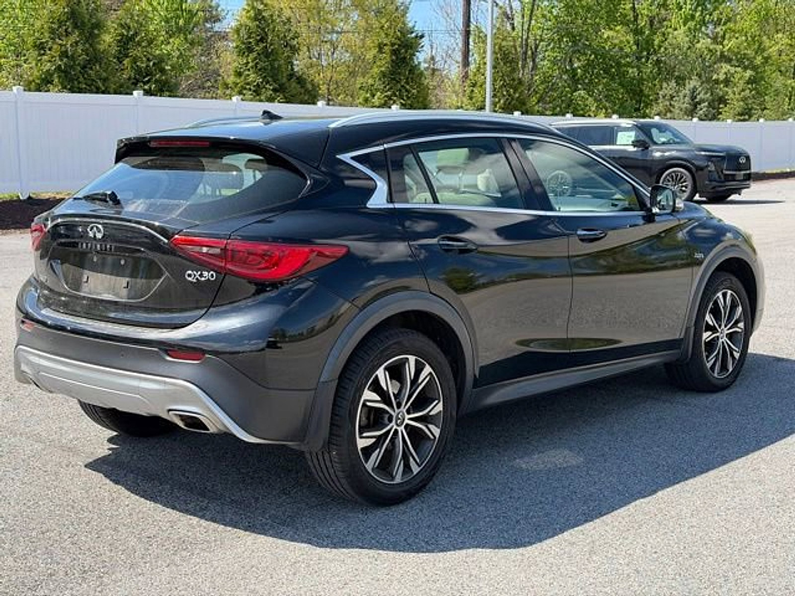 Used 2018 INFINITI QX30 Premium w/ Navigation Package AWD/4WD image 7