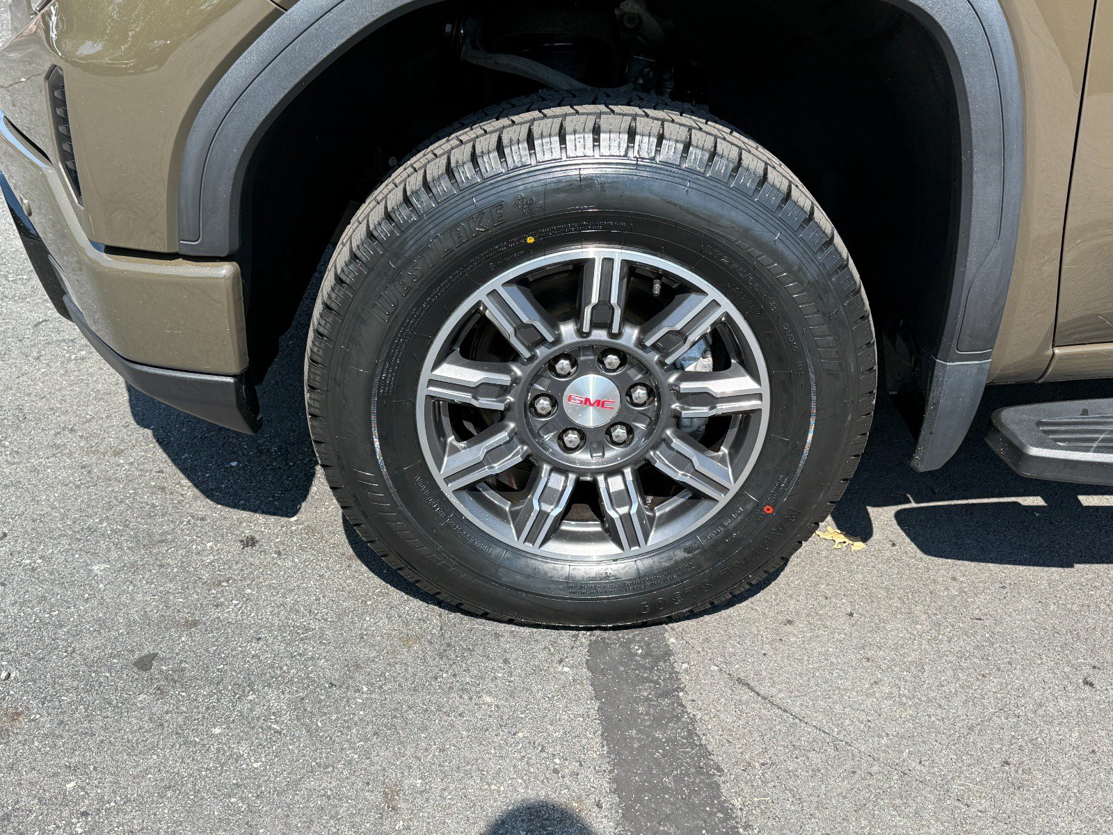 Certified 2024 GMC Sierra 1500 AT4 w/ AT4 Preferred Package AWD/4WD image 9