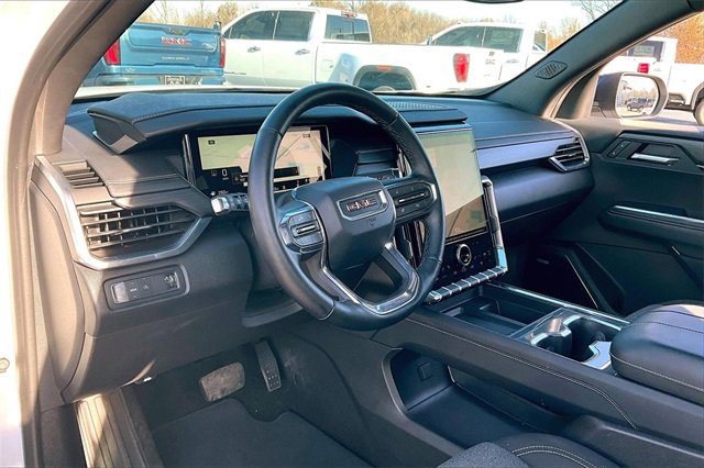 Used 2025 GMC Acadia Elevation image 17