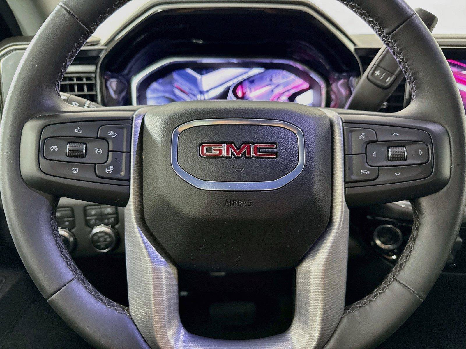 Used 2025 GMC Sierra 1500 SLT AWD/4WD image 17