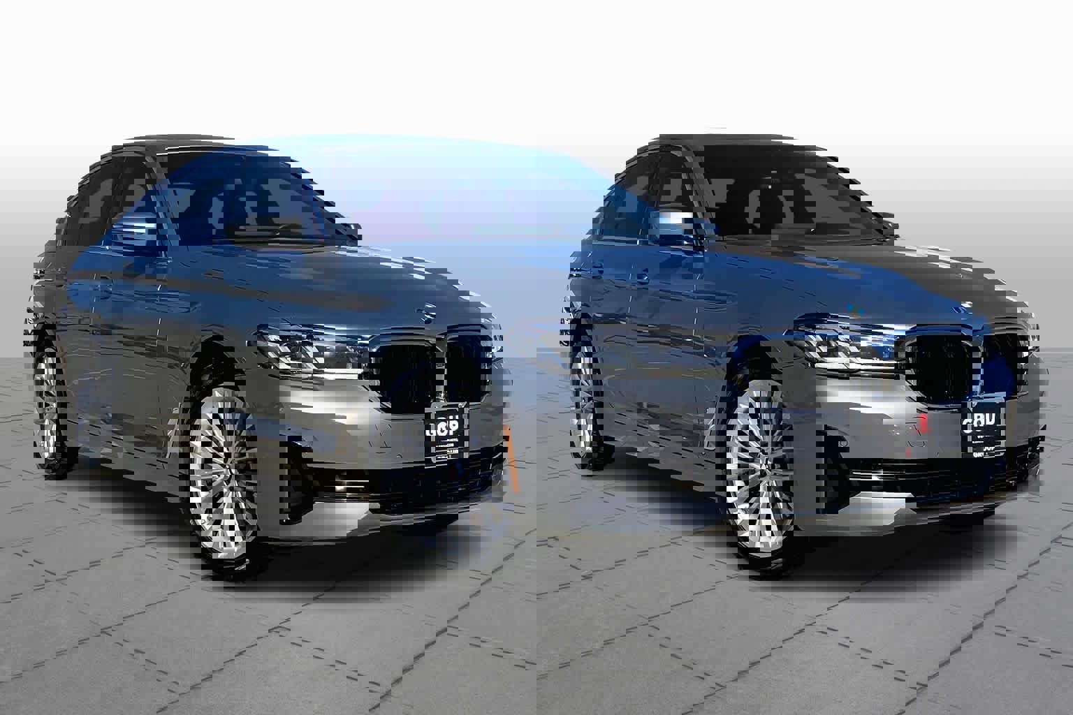 Used 2023 BMW 530i w/ Premium Package image 3