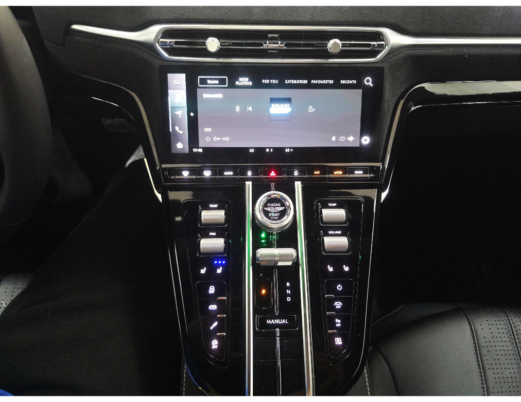 Used 2025 Aston Martin V8 Vantage Coupe RWD image 11