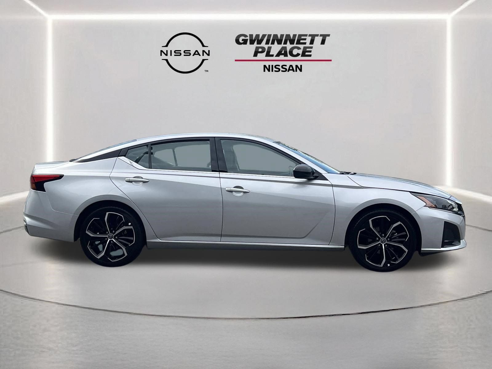 Used 2024 Nissan Altima 2.5 SR FWD image 25
