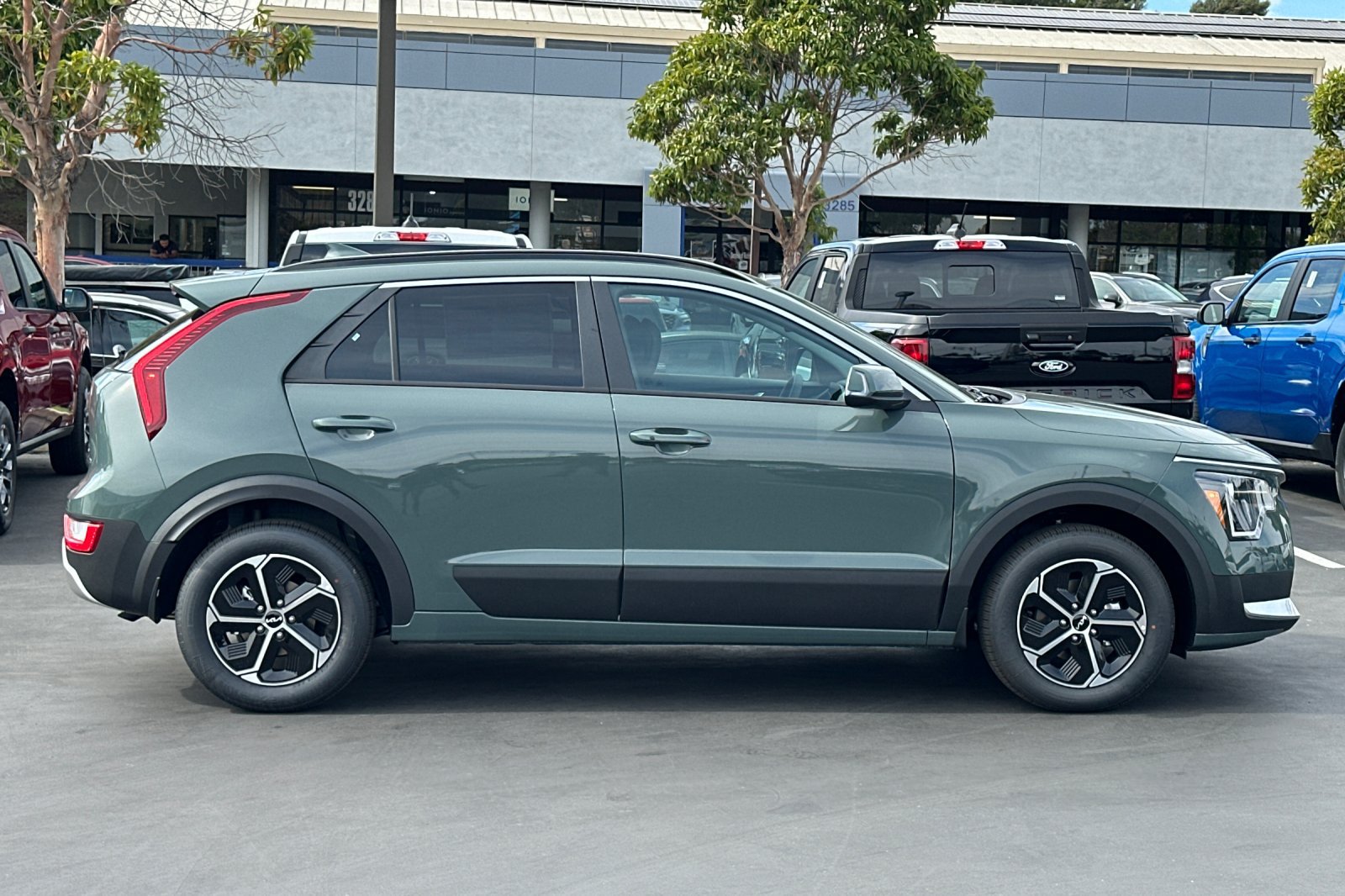 New 2026 Kia Niro EX FWD image 3