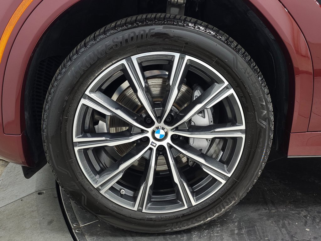 Used 2025 BMW X6 xDrive40i w/ Climate Comfort Package image 14