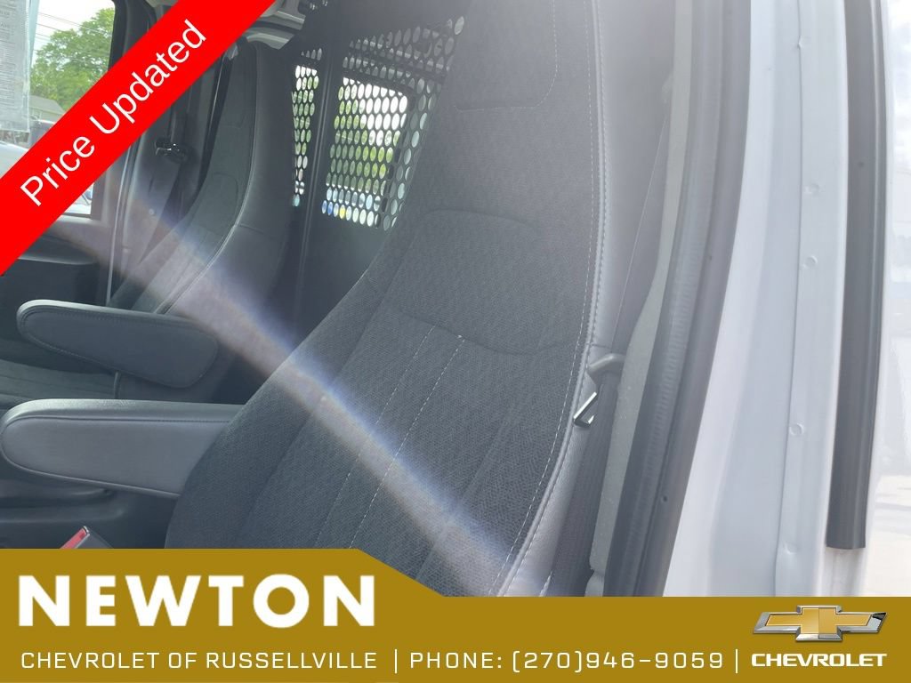 Used 2024 Chevrolet Express 2500 w/ Driver Convenience Package RWD image 5