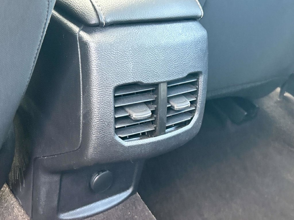 Used 2020 Ford Fusion SE FWD image 19