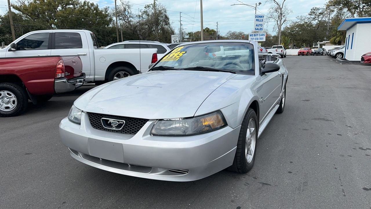Used 2003 Ford Mustang Convertible image 2