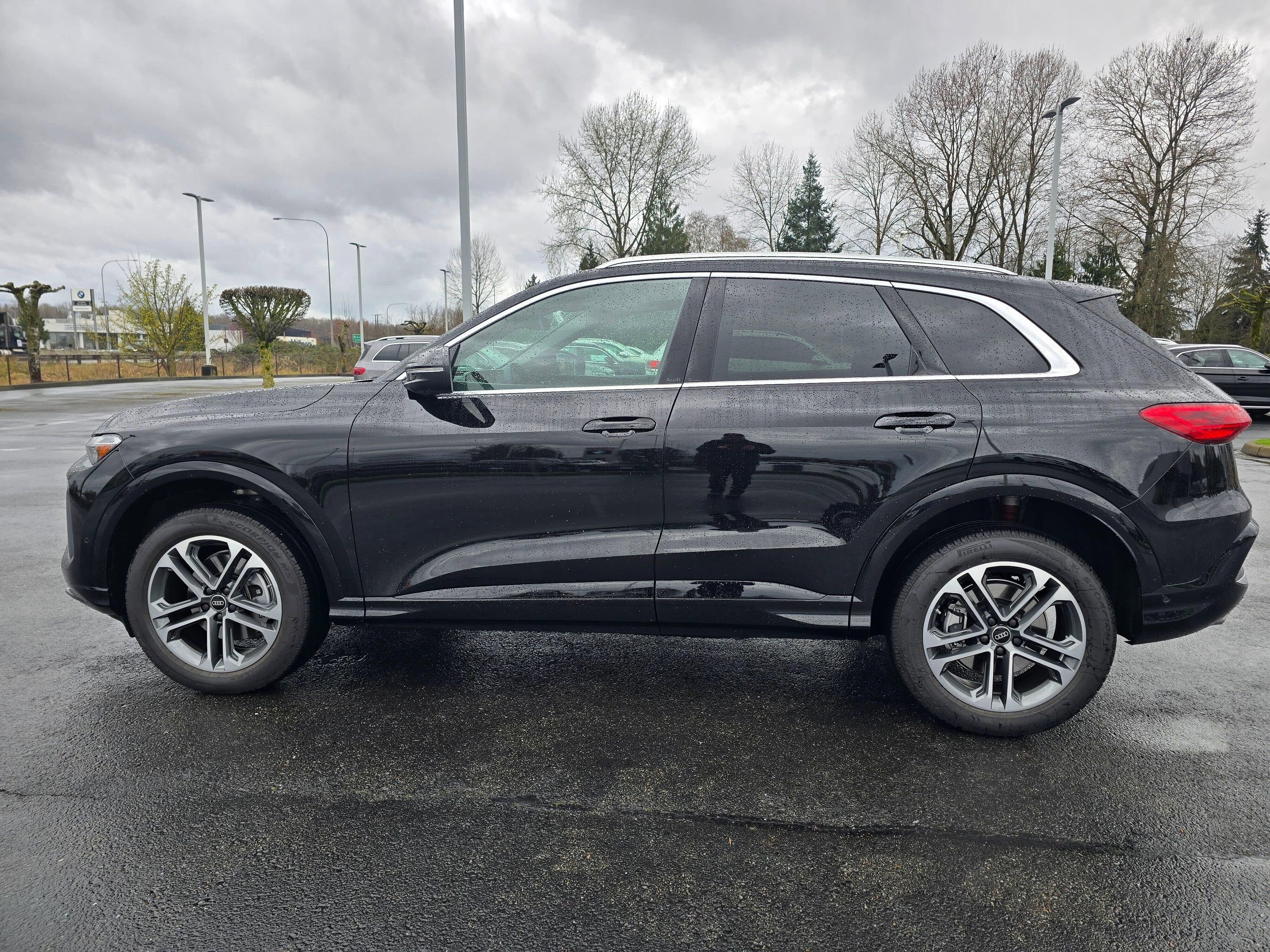 Certified 2025 Audi Q5 Premium w/ Convenience Package image 3