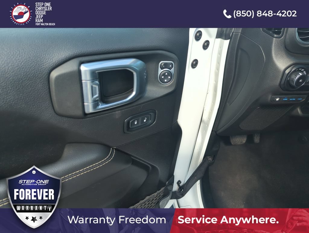 Used 2022 Jeep Wrangler Unlimited Sahara w/ Cold Weather Group AWD/4WD image 18