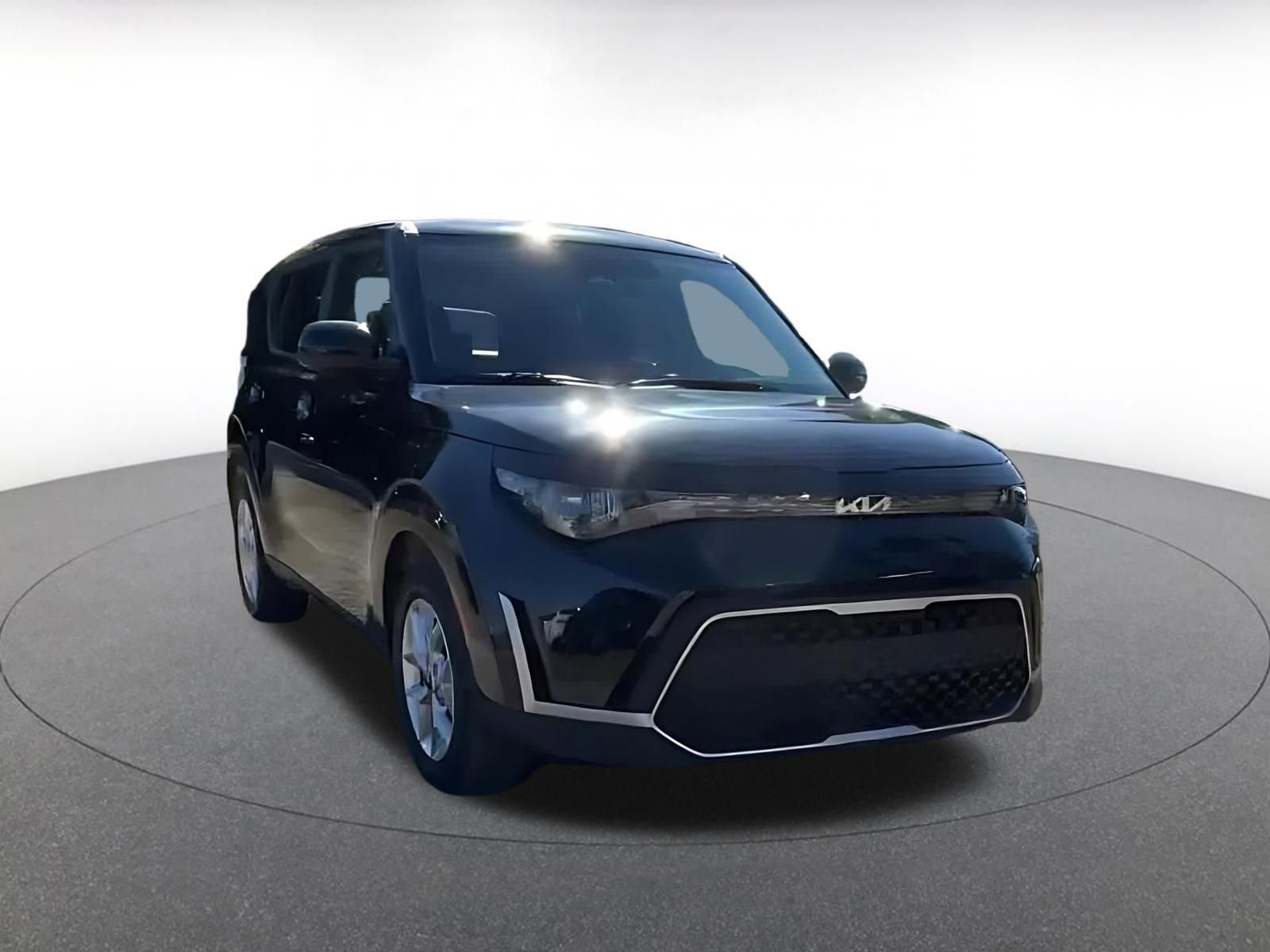 Used 2025 Kia Soul LX w/ LX Technology Package image 2