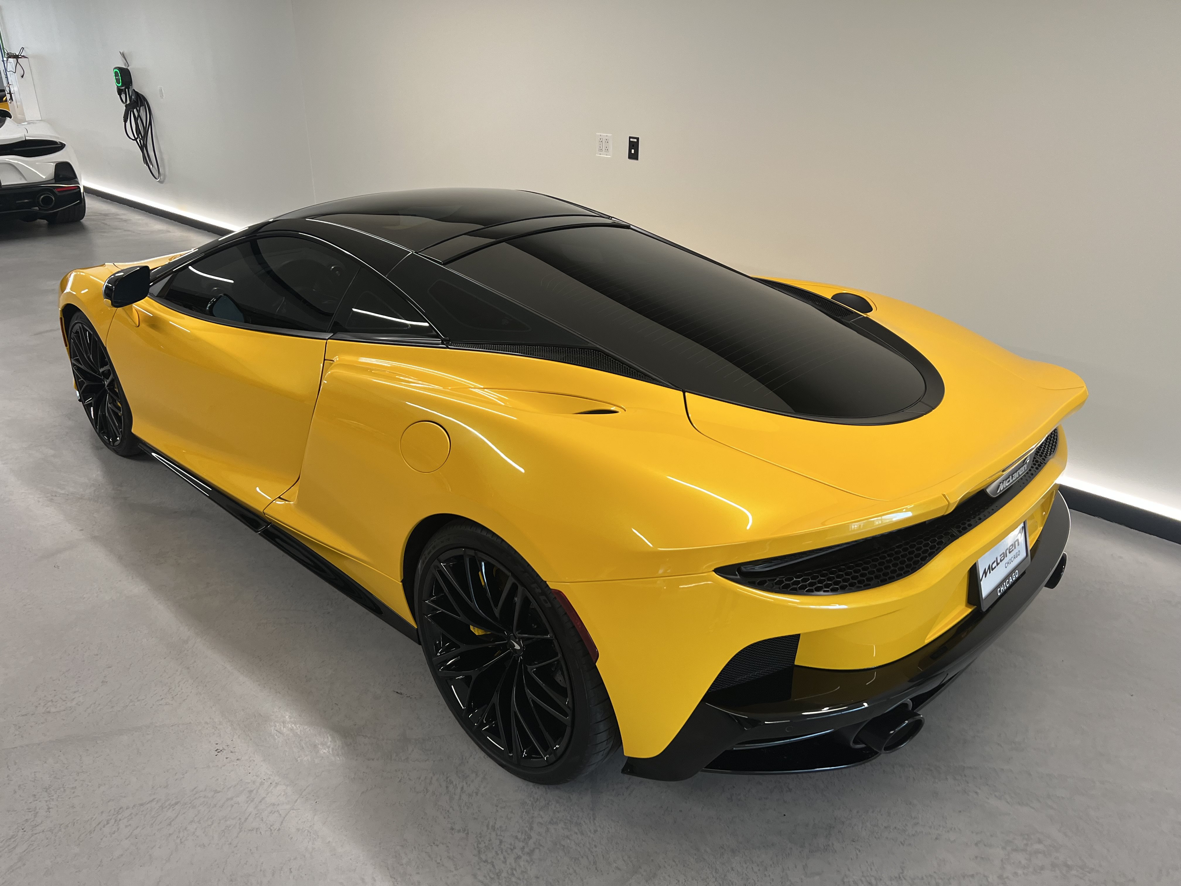 Used 2023 McLaren GT RWD image 8