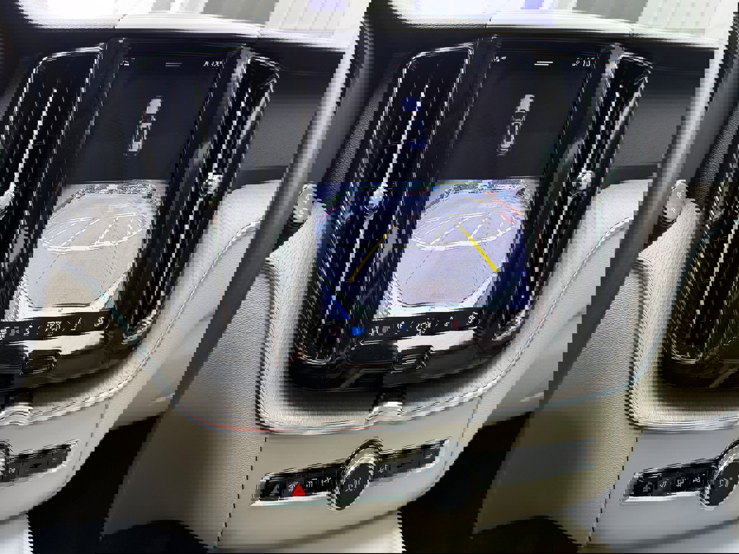 Certified 2023 Volvo XC60 B5 Plus w/ Climate Package image 20