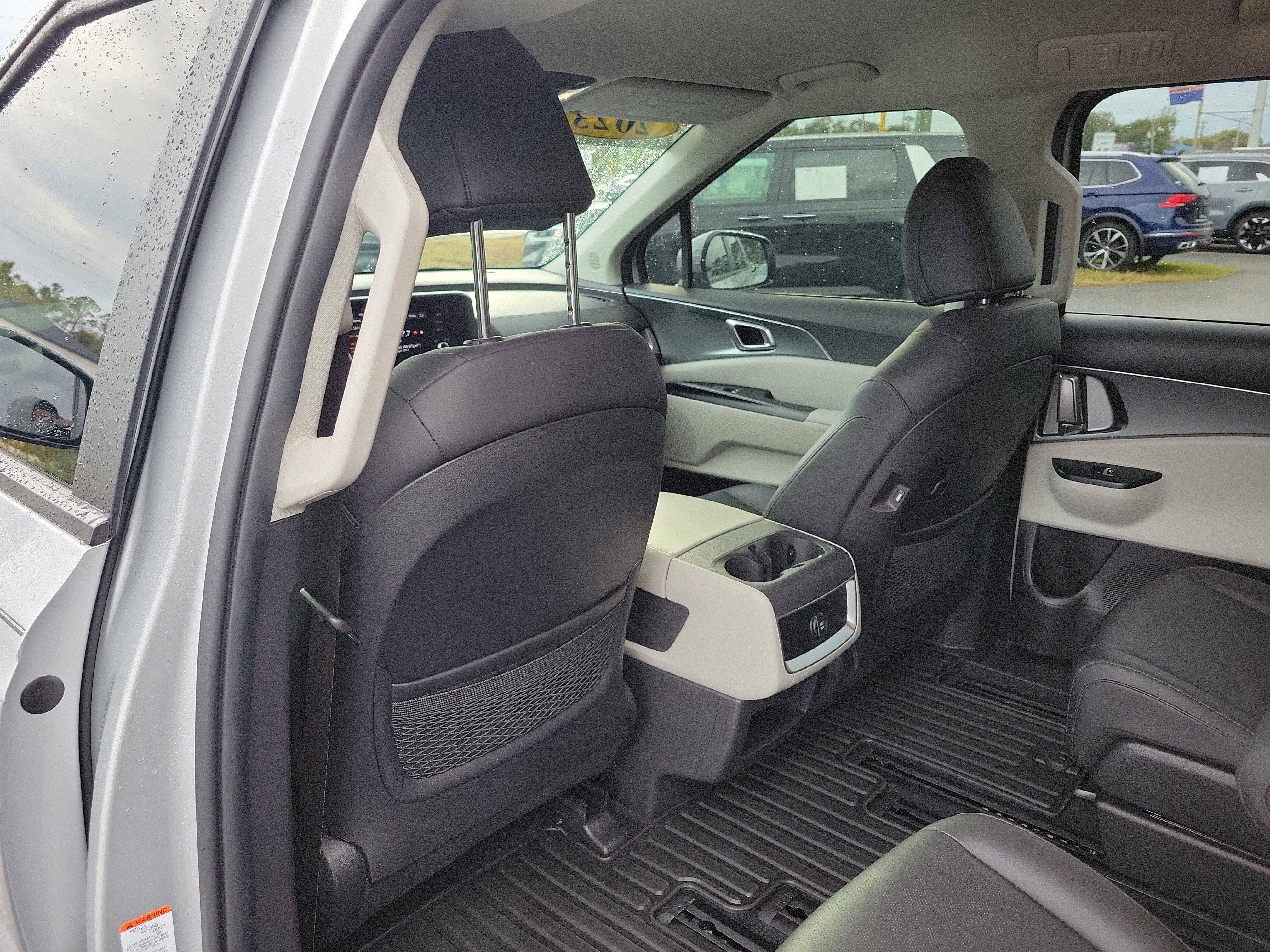 Certified 2023 Kia Carnival LX image 16