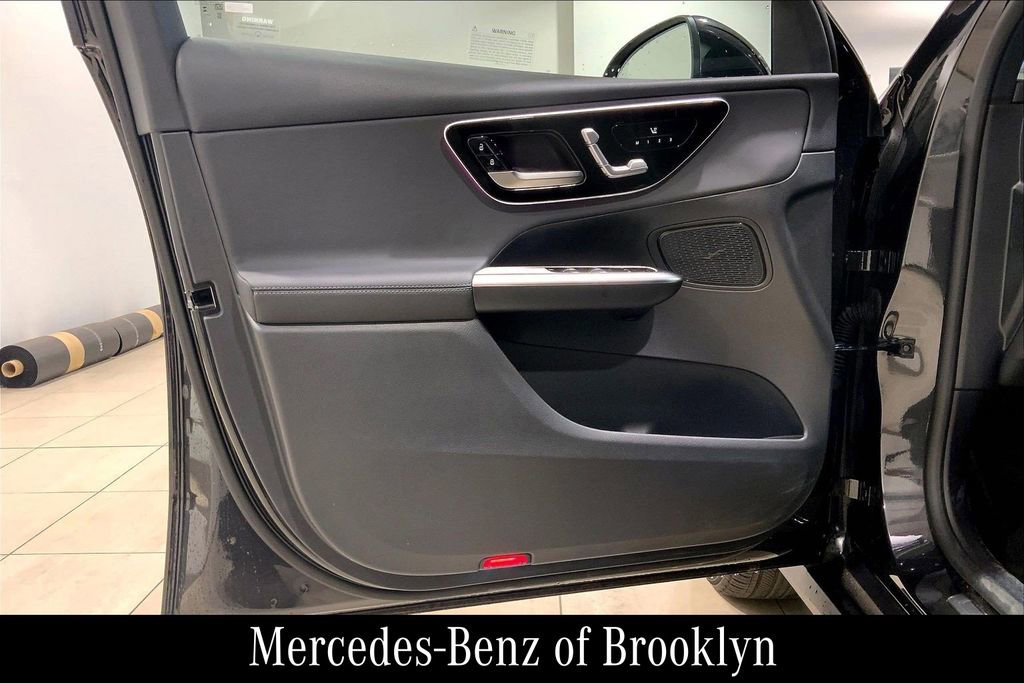 Used 2025 Mercedes-Benz GLC 300 4MATIC image 22