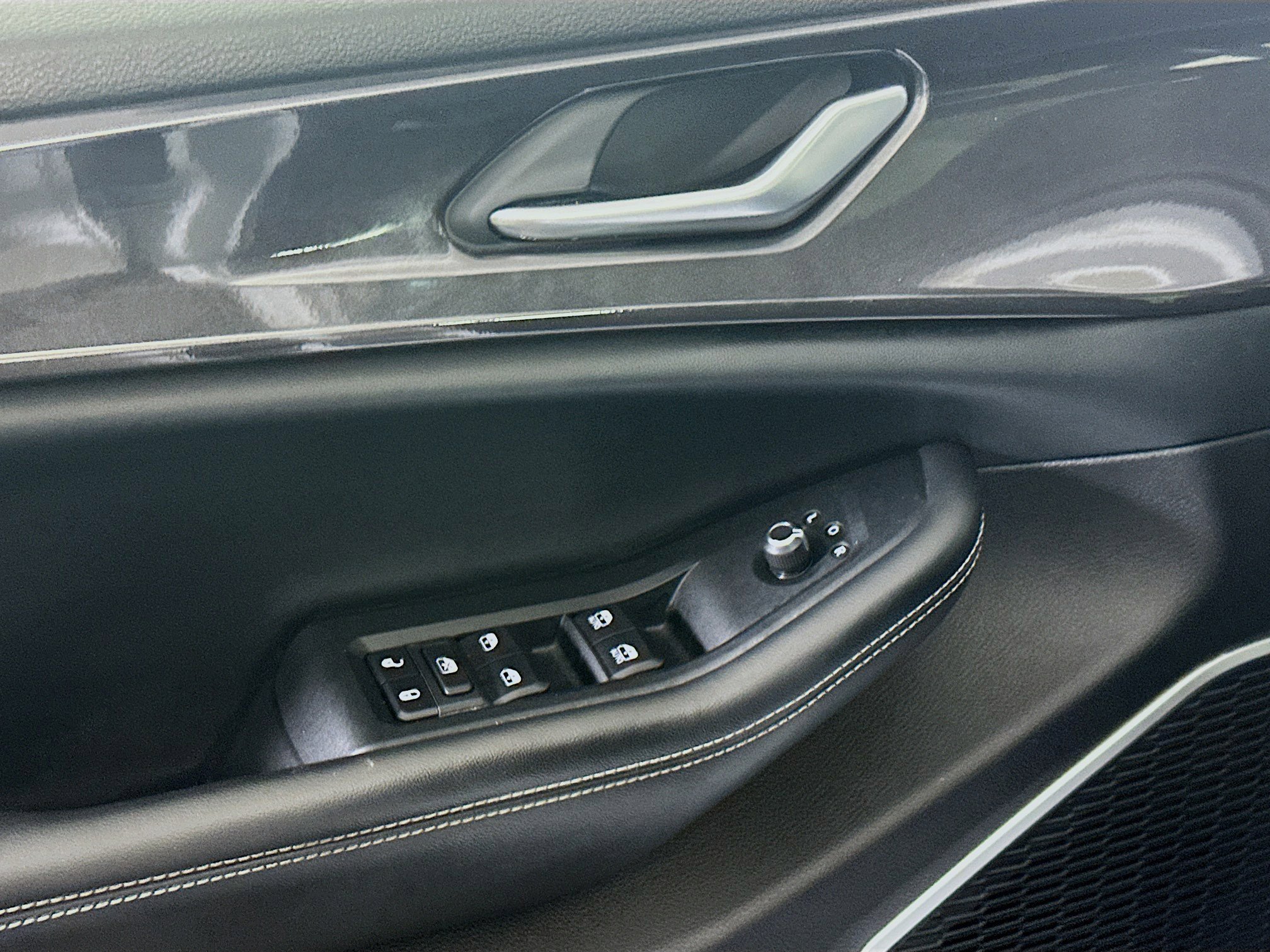 Used 2022 Jeep Grand Cherokee L Laredo image 15